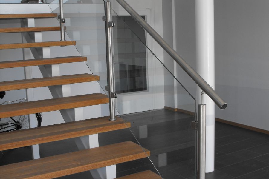 escalera con barandilla